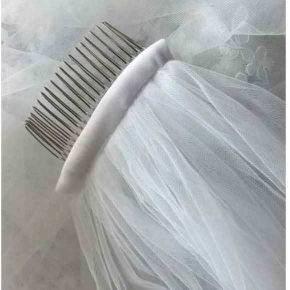 Wedding Veil Lace Edge Bridal Veil with Comb - Picture 4 of 4